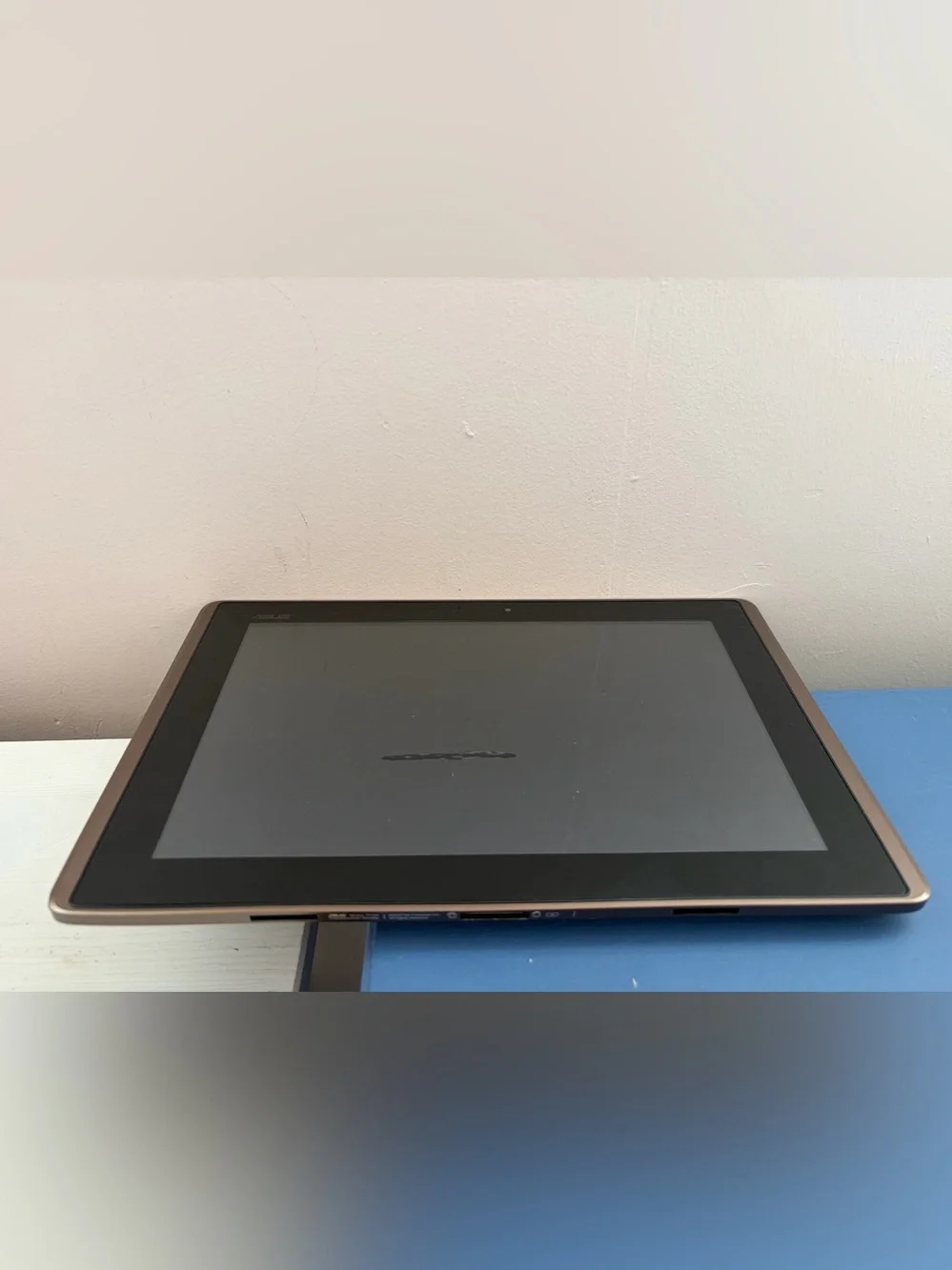 ASUS Eee Pad Transformer TF101 - 16GB Tablet (No Keyboard Dock)